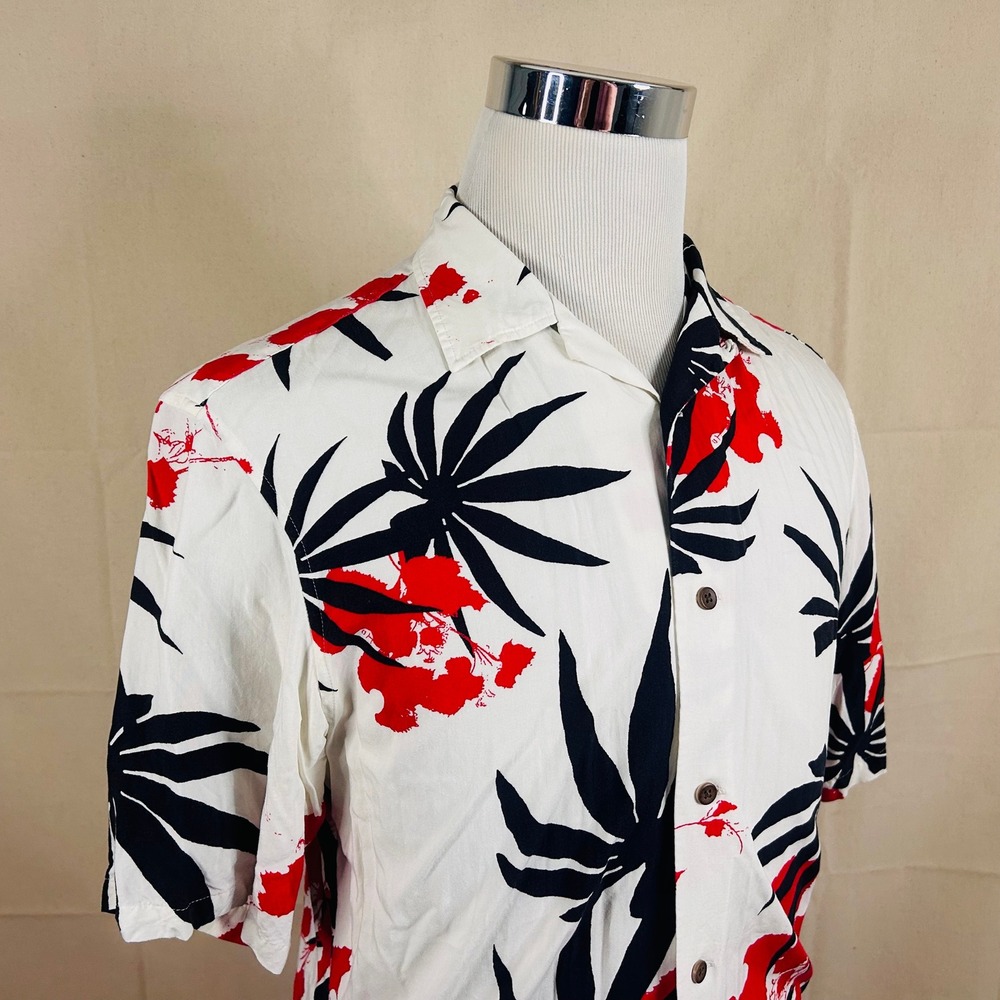 Uniqlo Small Button Up Shirt Red Black White Floral Japanese Ink Hokusai Rayon